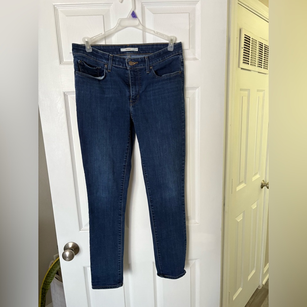 Levi's 711 Skinny Jeans